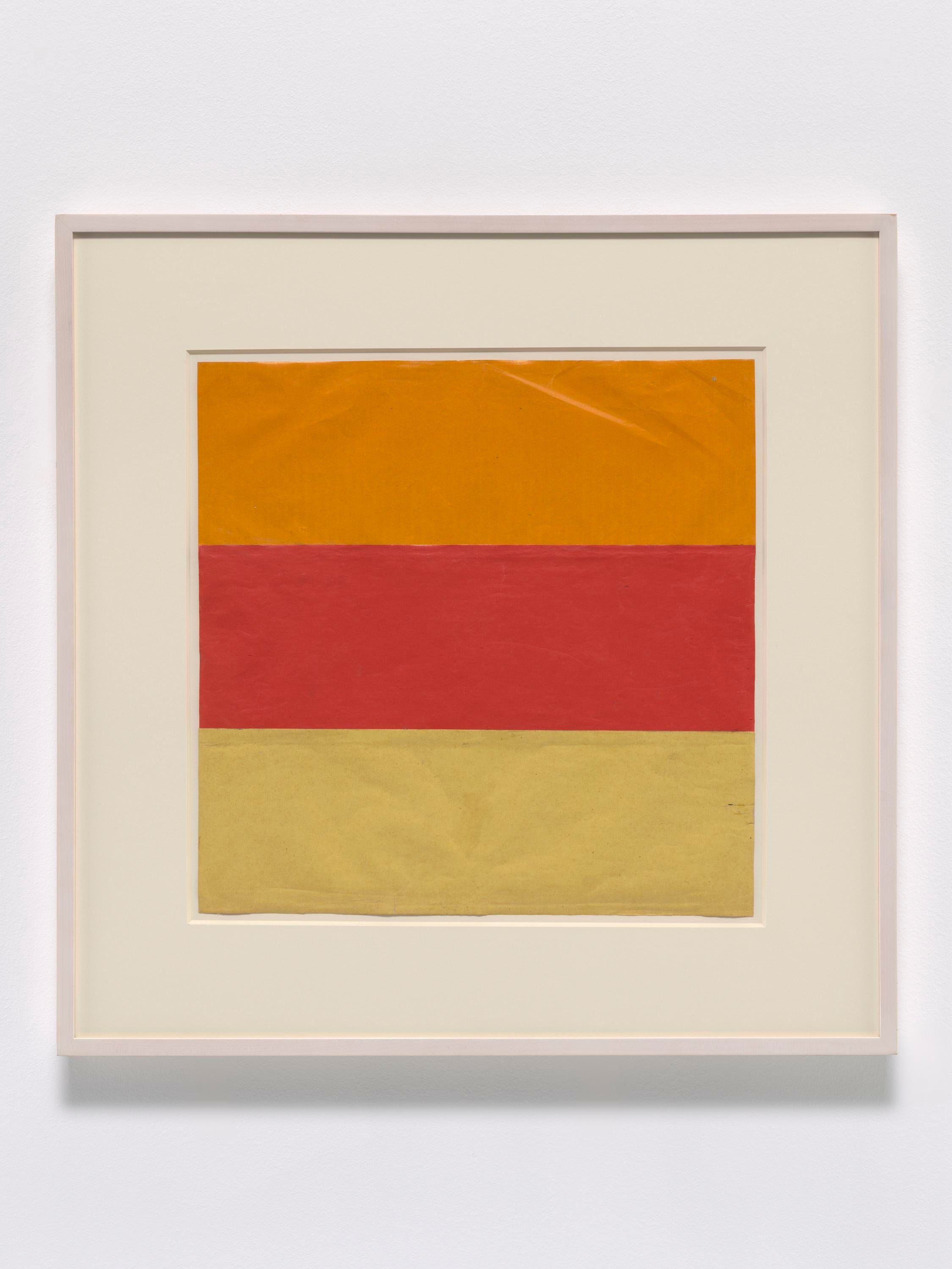 Un collage enmarcado formado por un cuadrado de tres bandas de color: naranja, rojo y amarillo.